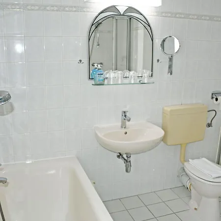 Apartamento Ruhig Gelegenes Appartementhaus Mit Balkon Sa Goehren (Ruegen)